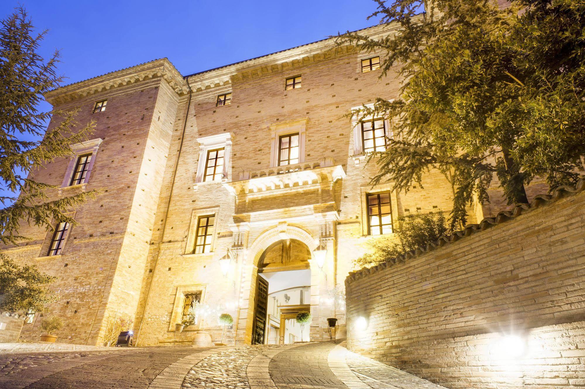 Castello Chiola Dimora Storica Hotel Loreto Aprutino Exterior photo